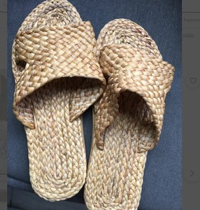 Sandales jacinthe d'eau sandales unisexes sandales pour enfants sandales maison sandales décontractées chaussures de paille chaussures de vacances sandales faites à la main - Product Image 1