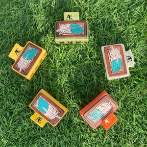 Nouvelle arrivée vente chaude Western élégant à la main usiné en cuir gravé pinces à cheveux en cuir griffe accessoires de cheveux pour les femmes - Product Image 1