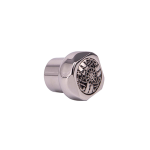 Flacon de parfum en métal 50 ml avec vaporisateur à pompe et bouchon noir - Product Image 2