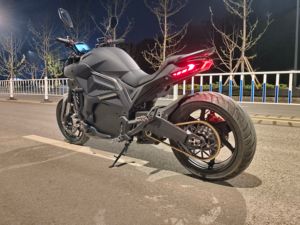 Moto de course électrique Go Rapid Performante DUcatii Diavel pour adultes, grande puissance, moteur 8000W, 72V, 130 km/h - Product Image 1