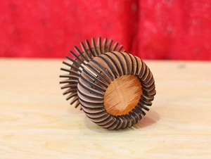 Bougeoir en bois à six colonnes, idéal pour la décoration intérieure, centre de table et éclairage festif, fabriqué à la main en Inde - Product Image 3