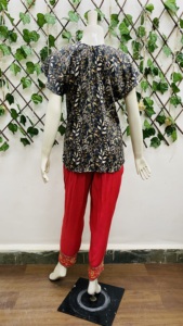 Top Versátil de Primera Calidad para Salidas Diurnas, Cenas Nocturnas y Transiciones de Estilo sin Esfuerzo a un Precio Económico desde India - Product Image 3