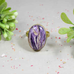 Anillo de declaración bonito y delicado de Plata de Ley 92,5 certificado IGI platino Charoite piedra preciosa cojín corte patrón geométrico certificado - Product Image 1