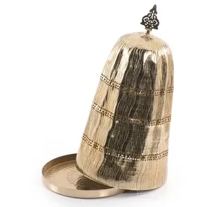 Boîte à bonbons en laiton pur poli doré avec finition en aluminium idéale pour servir des bonbons et des chocolats aux noix dans un style luxueux - Product Image 2