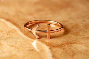 Anillo de Plata de Ley 925 con Baño de Oro Rosa, Signo del Zodiaco Sagitario, Minimalista, con Bisel, Ajustable - Product Image 2