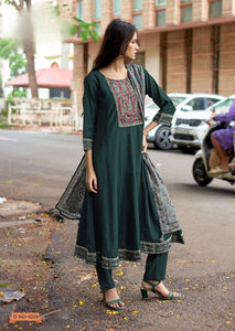 ชุดเดรสผ้าไหมสไตล์อินเดีย vichitra พร้อมกางเกงผ้าคอตตอนทำมือปักลายดอกไม้สำหรับงานปาร์ตี้ - Product Image 5