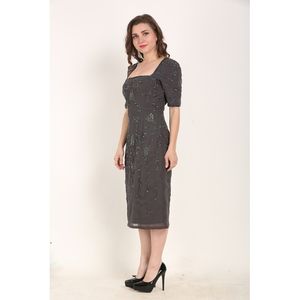 Robe midi élégante en perles de haute couture tendance, de couleur gris, avec col carré, pour soirée élégante, pour femmes - Product Image 3