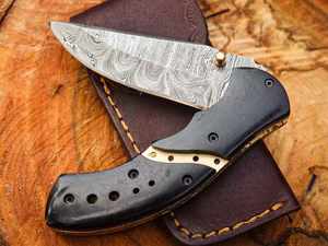Couteau de chasse pliant fait main de qualité supérieure en acier damassé à haute teneur en carbone Couteaux pliants d'extérieur - Product Image 2