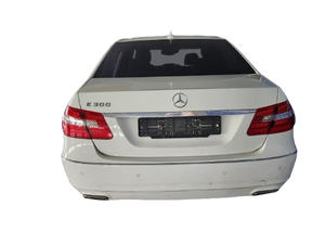 Mercedes-Benz Classe E Berline Diesel Volant à Gauche Sièges en Cuir Intérieur Sombre - Exportateur Coréen Vérifié (300-500 Voitures/Mois) - Product Image 4