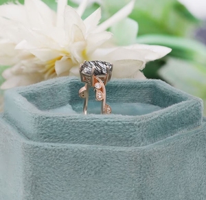 แหวนหมั้นแบบตัดทรงหกเหลี่ยมสำหรับงานแต่งงานของผู้หญิงทำจากทับทิมสีดำชุบโรสโกลด์สำหรับงานแต่งงานการออกแบบเครื่องประดับชั้นดี - Product Image 3