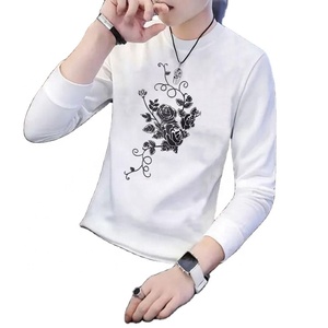 Camiseta de hombre con cuello redondo y manga corta, diseño de rayas en contraste de color, estilo casual chic para verano. - Product Image 3