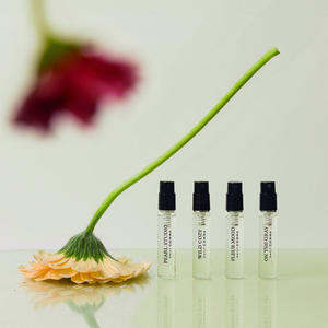 ชุดน้ำหอมดีเลย์ คอมมา ซิกเนเจอร์ ดิสคัฟเวอรี่ เซ็ต ขนาดทดลอง 3.3 มล. x 3 กลิ่นหอมสดชื่น โอ เดอ ทอยเล็ตต์ และ โอ เดอ พาร์ฟูม ขนาดทดลองแบบสเปรย์ 35 มล. - Product Image 3