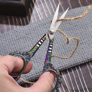 Mini ciseaux de qualité industrielle Ciseaux polyvalents enduits de titane de meilleure qualité pour la couture et la broderie avec poignée en acier pour le bricolage - Product Image 5