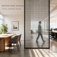 Panneau de verre décoratif stratifié avec maille métallique semi-transparente pour applications de cloisons et de portes (épaisseur 5 mm)