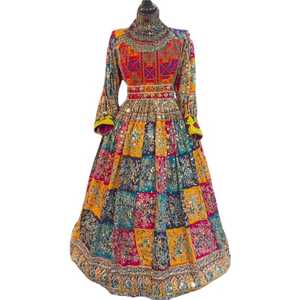 Robe traditionnelle afghane vintage pour femme en lin et satin, confortable, brodée, ornée de paillettes, de volants et de perles, taille naturelle, écologique, coupe boule - Product Image 1