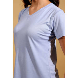 Camiseta Premium de Algodón Suave con Cuello en V, Corte Holgado y Aspecto Elegante para un Uso Diario Cómodo - Product Image 4