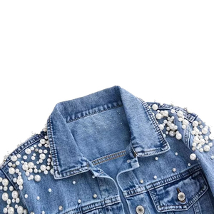 Meilleure veste en jean élégante pour femmes avec manches à col en fourrure retournée Couleur délavée Style déchiré Veste en jean tricotée en coton rembourré pour femmes - Product Image 2