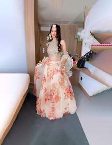 Vente chaude Designer Haute Longue Robe Anarkali pour les Mariages Fêtes Impression Numérique Organza Lehenga Choli Fantaisie Occasions Spéciales - Product Image 3