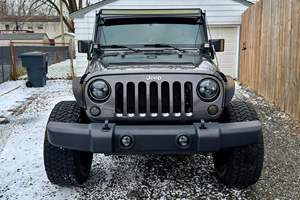 Jeep Wrangler Unlimited Sport 4x4 V6 2017 Usado, Potencia V6, Tracción en las Cuatro Ruedas, Color Gris Granito Cristalizado, Modificaciones Todoterreno - Product Image 2