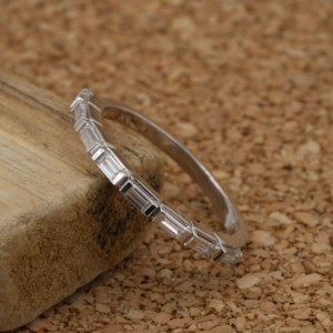 VVS2ตัดทรงบาแกตต์แหวนเพชรสำหรับปลูกในห้องปฏิบัติการสีอีจีไอได้รับการรับรองผู้ผลิตเครื่องประดับทอง14K แบบตามต้องการ - Product Image 3