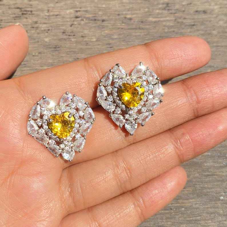 สีเหลือง