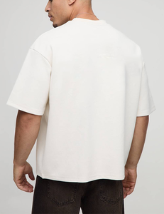 Camiseta de Hombre con Patrón Cuadrado y Absorción de Humedad 2026, Estilo Urbano Personalizado con Diseño de Impresión Artesanal, Proveedor OEM, Camisetas Ligeras - Product Image 4