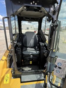 รถตักล้อยาง ASV POSI-TRACK RT40 ขนาด 38.2 แรงม้า เครื่องยนต์ดีเซล ระบบไฮโฟลว์ พร้อมบุ้งกี๋ขนาด 0.75 ลูกบาศก์เมตร ขาย - Product Image 4