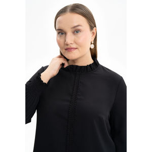 เสื้อชีฟองแขนยาวสีดำสำหรับผู้หญิง พร้อมปลายแขนจีบ เหมาะสำหรับใส่ทำงานและใส่ลำลอง - Product Image 4
