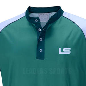 Polo de course de karting respirant et léger, fabriqué au Pakistan, avec couleur et logo personnalisés, design élégant, séchage rapide - Product Image 3