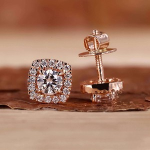 Boucles d'oreilles à sertir de griffes rondes 4 carats en diamant de laboratoire Rose Gold Halo Setting Tear Drop Composite Gold pour les fêtes - Product Image 2