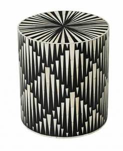 Table d'appoint artistique haut de gamme en os incrusté, conçue pour compléter les thèmes de meubles et de décoration intérieure de luxe - Product Image 1