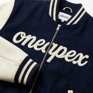 Blouson zippé en mélange de laine bleu marine et crème pour homme, avec broderie personnalisée, col et poignets en tricot côtelé, style streetwear décontracté, vente en gros USA - Product Image 4