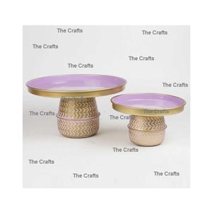 Support à gâteau classique doré et bleu, ensemble de deux supports à gâteau en fer de qualité supérieure, en vente - Product Image 3