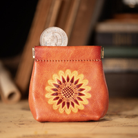Dompet koin kulit Vintage buatan tangan kustom timbul desain tekan penutup dompet Mini langsung dari pabrik pola bunga kecil