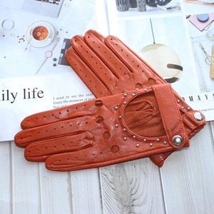 Gants de conduite à doigts entiers en peau de chèvre pour femmes de haute qualité Rivets à la mode Gants minces non doublés à couche unique pour écran tactile - Product Image 6