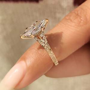 แหวนเพชรทรงมาร์คีส์วินเทจพร้อมรายละเอียดลวดลายอันประณีต - Product Image 4
