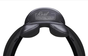 Selle d'équitation anglaise en cuir véritable de designer avec arceau en plastique pour le saut d'obstacles, la course et l'équipement d'équitation - Product Image 3
