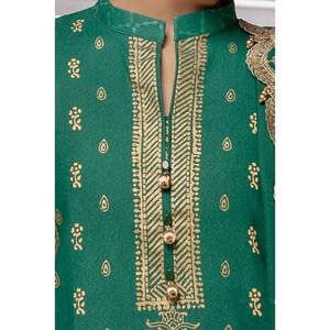 Traje Karandi de Satén Dorado de 3 Piezas Sin Coser con Chal de Pashmina Bordado y Estampado Laca AP-42046 - Product Image 3