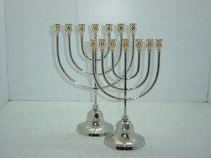 Menorá de Metal Niquelado de Primera Calidad en Oferta, Menorá Religiosa de Latón Hecha a Mano con Relieve de Alta Calidad para Decoración de Iglesias Judías - Product Image 2