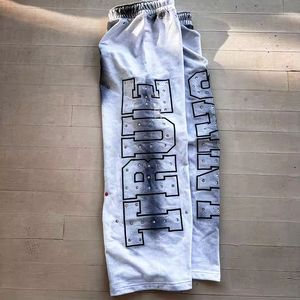 กางเกงแทร็คผ้าคอตตอนหนาน้ำหนักมากสำหรับผู้ชาย สไตล์ไฮสตรีท ทรงตรง ขากว้าง จั๊มพ์เอว ทรงแบ็กกี้ ล้างสีแบบแอซิดฟอก ซันเฟด ประดับคริสตัล - Product Image 2