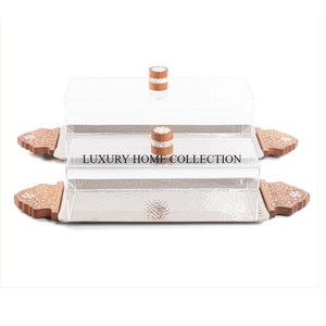 Plateau de service en métal plaqué argent au design vintage orné d'un attrait détaillé idéal pour les intérieurs classiques et la décoration patrimoniale - Product Image 3