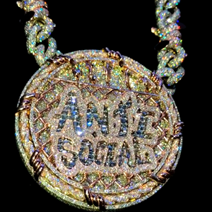 Colgantes y dijes de diamantes de moissanita redondos y Baguette personalizados de Plata de Ley 925 de alta calidad, estilo Hip Hop chapado en oro - Product Image 1