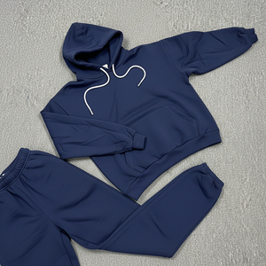 ชุดวอร์มผู้หญิงสีพื้นแบบโอเวอร์ไซส์ พิมพ์ลายโลโก้ 3 มิติ คุณภาพสูง ผ้าฝ้าย 100% ทรงไหล่ตก ชุดเซ็ต 2 ชิ้น - Product Image 3