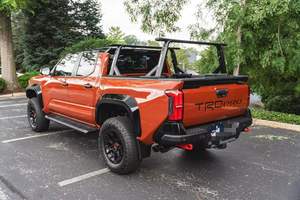 Toyota Tacoma TRD Pro Double Cab Automatique 2024 Abordable avec Sièges en Cuir et Transmission Arrière (RWD) - Product Image 2