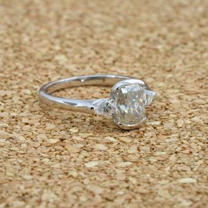 Exquisito anillo de diamante cultivado en laboratorio brillante, corte de cojín de oro de 14 quilates, 3 quilates VVS2 IGI, joyería elegante certificada, regalo de boda para mujer - Product Image 3