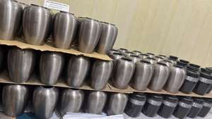 Urna Funeraria Grande de Aluminio Estilo Americano para Cenizas de Adultos, 10 Pulgadas, 220 Pulgadas Cúbicas de Capacidad, Hecha a Mano, Color Blanco Perla, Personalizable - Product Image 4