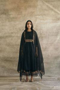 DAZZLING KURTA & <b>PANT</b> ON VELVET & SILK FABRIC EMBELLISH BEAUTIFUL RESHAM, CRYSTAL GLASS BEADS,DABKA WORK for Party-WEAR@ 2022 - Product Image 2