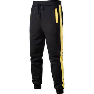 Ensemble de survêtement sportif à capuche en polyester pour homme - Product Image 4