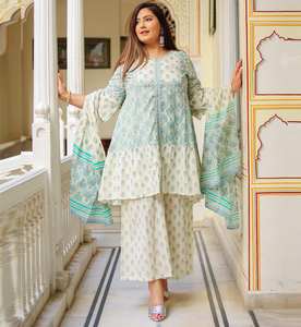 Conjunto de Kurti de Algodón con Estampado Floral Gris para Mujer con Cuello Redondo y Mangas Campana, Estilo Sharara y Dupatta Coordinada - Product Image 4