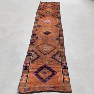 Tapis de 2,7 x 11,5 pieds, tapis turc vintage, tapis en laine patchwork orange - Product Image 1
